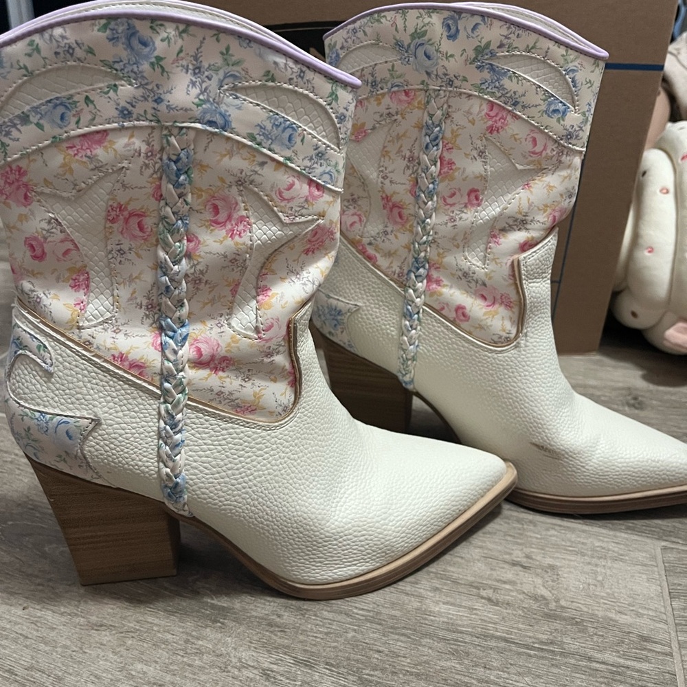 Altar’d State Women’s size 7.5 floral print booties